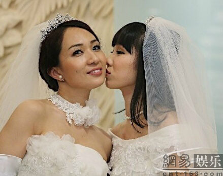 日本兩同性戀女星辦結(jié)婚典禮 婚紗照曝光